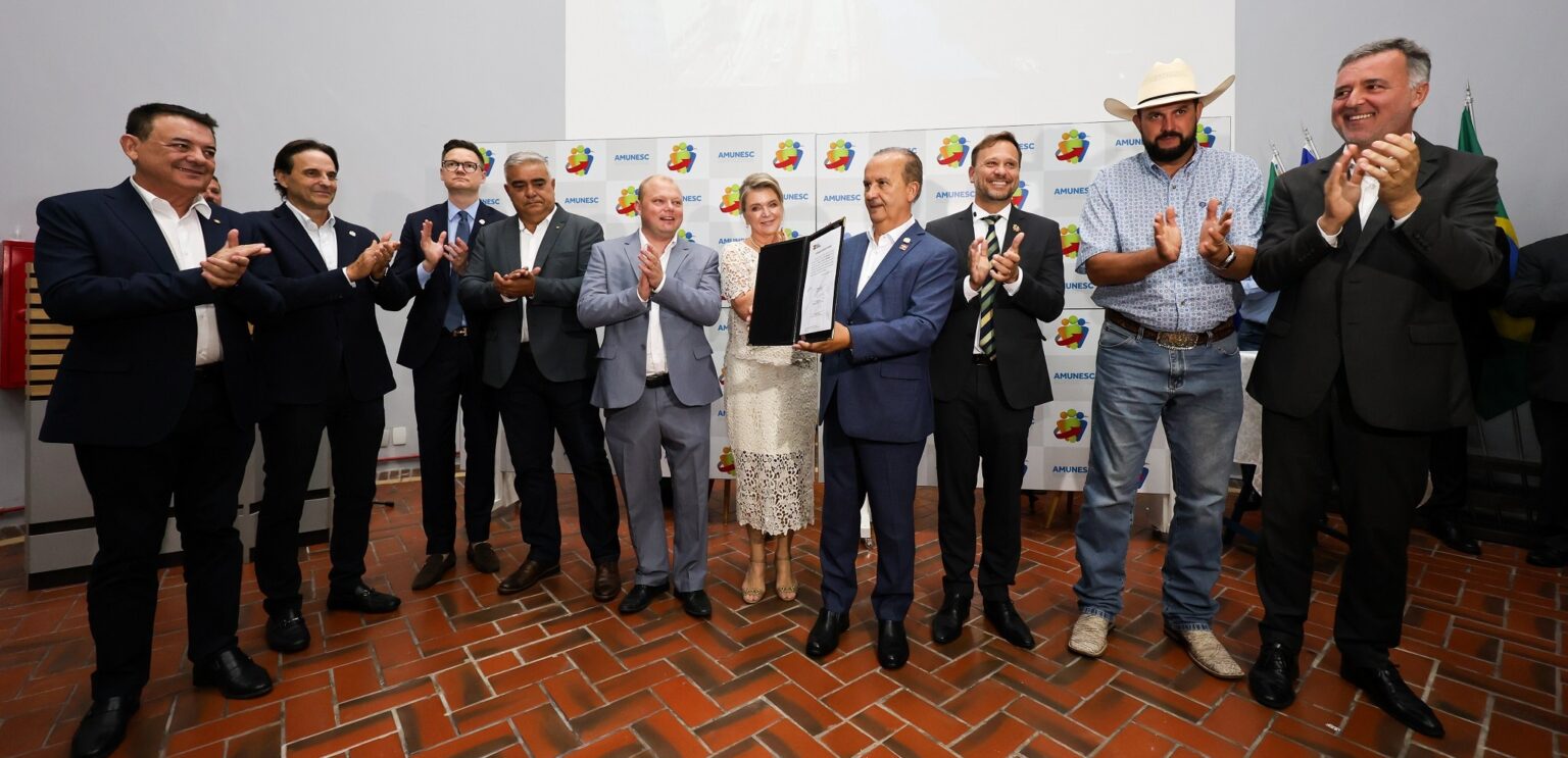 Caio Treml assume presidência da AMUNESC e região recebe R$ 10 milhões em investimentos