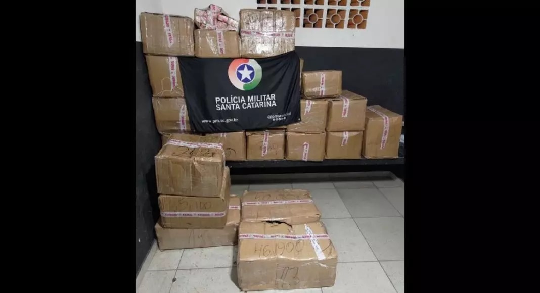 Perseguição policial iniciada em Joinville termina com prisão e 740 kg de drogas apreendidas