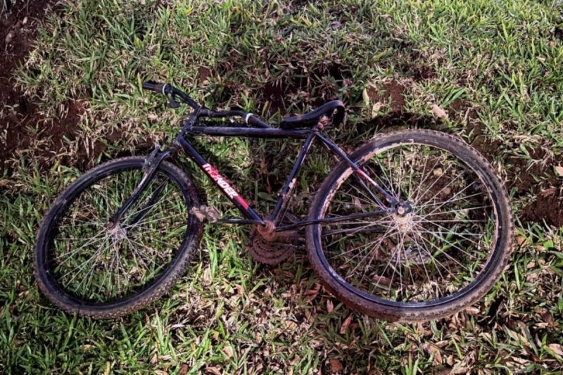 Adolescentes ficam gravemente feridas após bater bicicleta contra pilar em SC