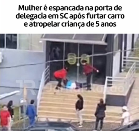VÍDEO: Mulher é agredida em frente à delegacia após furtar carro e atropelar criança em SC
