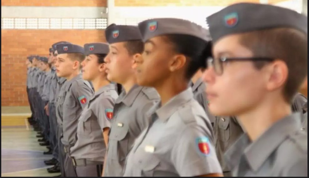 Santa Catarina terá 17 escolas cívico-militares até 2025; veja a lista completa