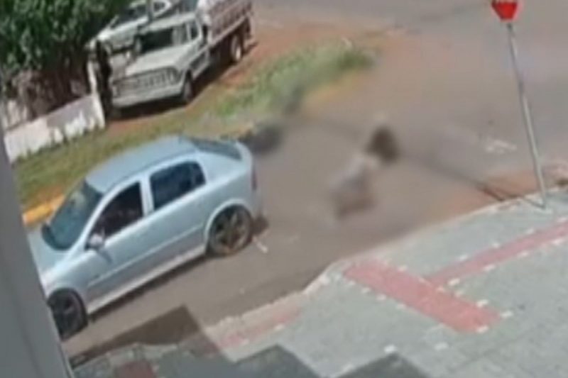 VÍDEO: Motociclista é arremessado e motorista foge sem prestar socorro em Chapecó
