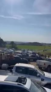 Vídeo- Jovens são levados para o hospital de Rio Negrinho após acidente em evento na Estrada Passa Facão