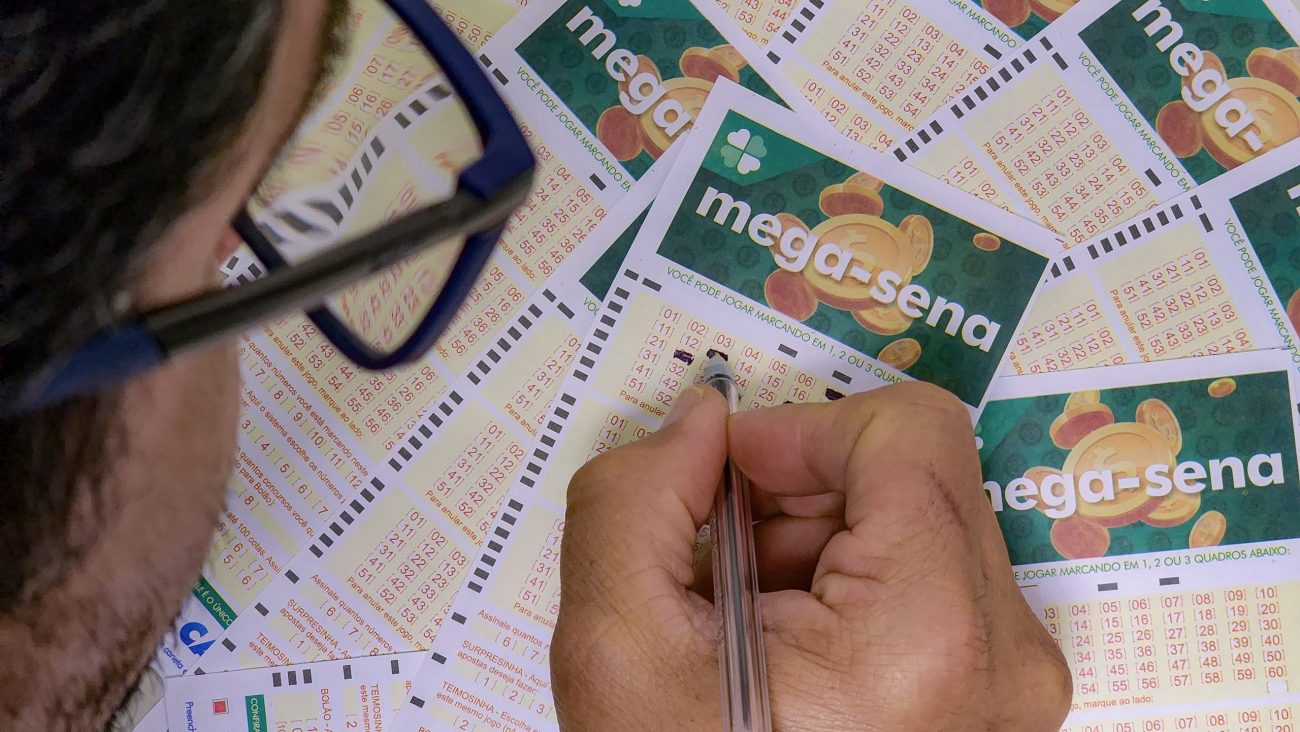 Apostadores de Florianópolis e Joinville acertaram cinco números no concurso 2864, sorteado no sábado (17)