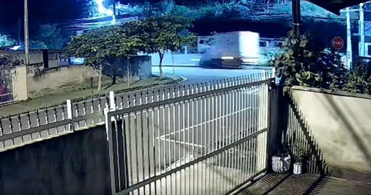 Mulher é atropelada por caminhão em Jaraguá do Sul e motorista foge sem prestar socorro