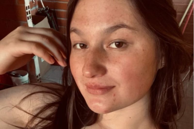 ‘Senti que era o meu fim’: jovem atacada pelo ex com facão em Rio Negrinho relata momentos de medo