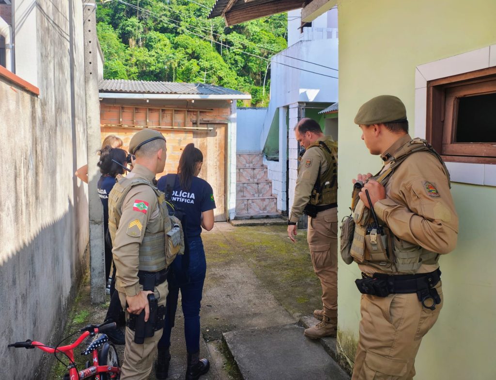 Jaraguá do Sul - ​mulher de 25 anos foi vítima de feminicídio na madrugada desta quinta-feira (1º), em Jaraguá do Sul.