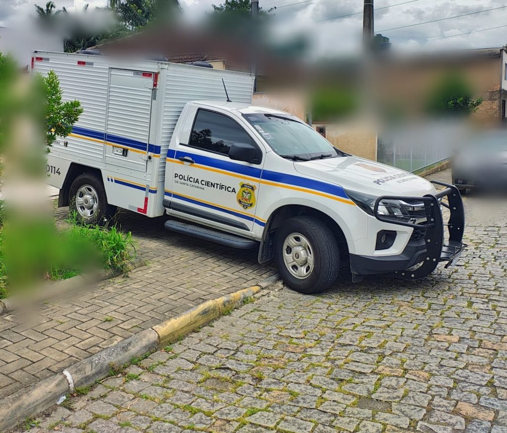 Adolescente provoca aborto com auxílio de mãe