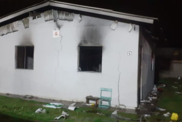 Susto em Três Barras: Família escapa por pouco de incêndio que destruiu casa no Bom Jesus