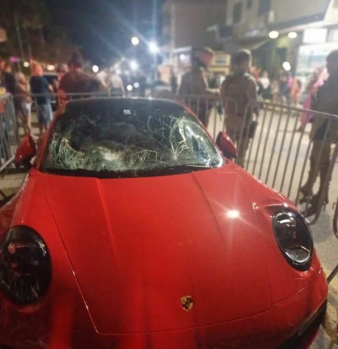 Vídeo - mulher morre atropelada por veículo esportivo durante evento no Sul de SC; outras duas ficam feridas