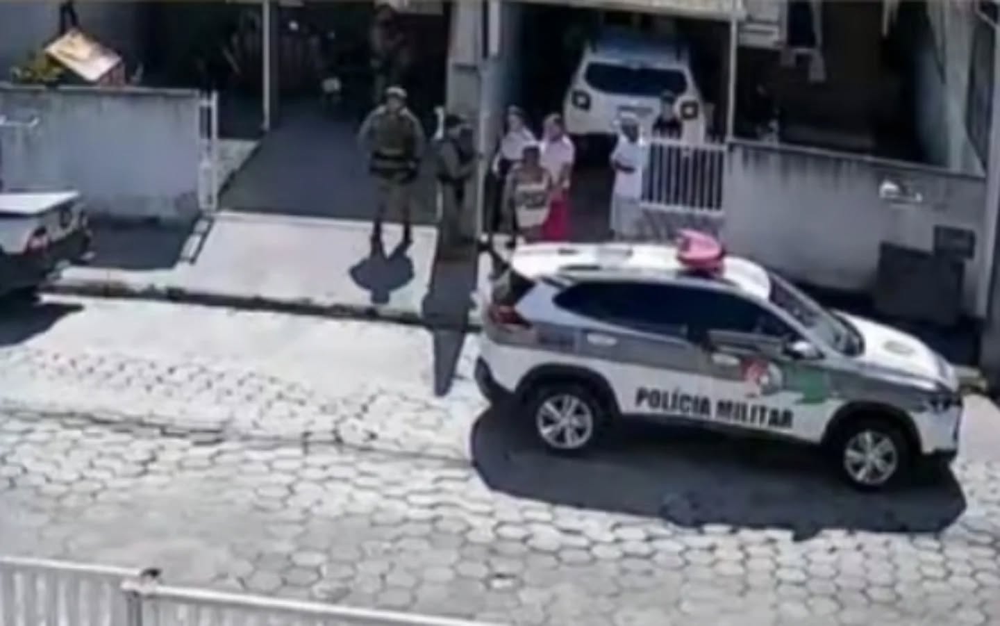 Discussão durante separação termina em tragédia dentro de residência em Itajaí.