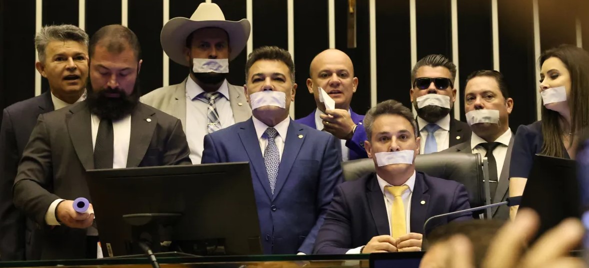 Motta envia pedido de afastamento de 14 deputados após motim na Câmara