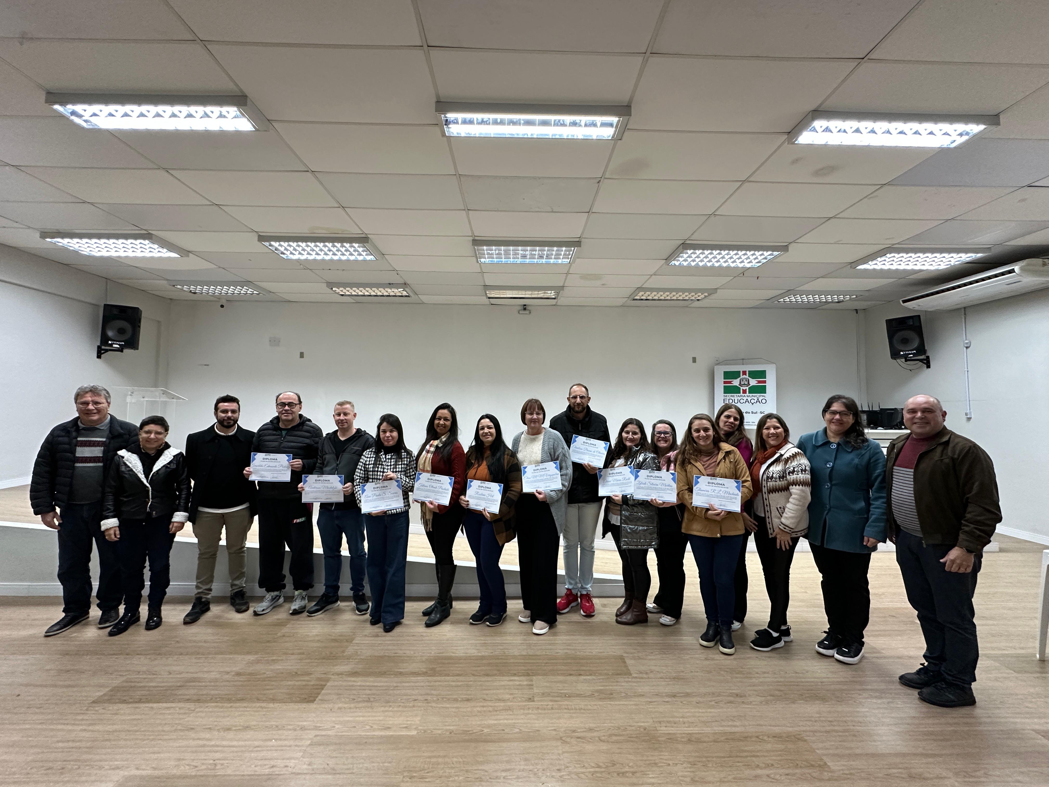 Gestores Escolares são certificados após aprovação de Planos de Gestão em encontro promovido pela Educação