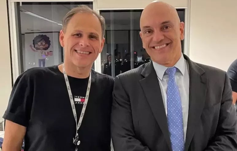 Ex-assessor de Moraes sai do Brasil, ameaça fazer revelações e defende Eduardo