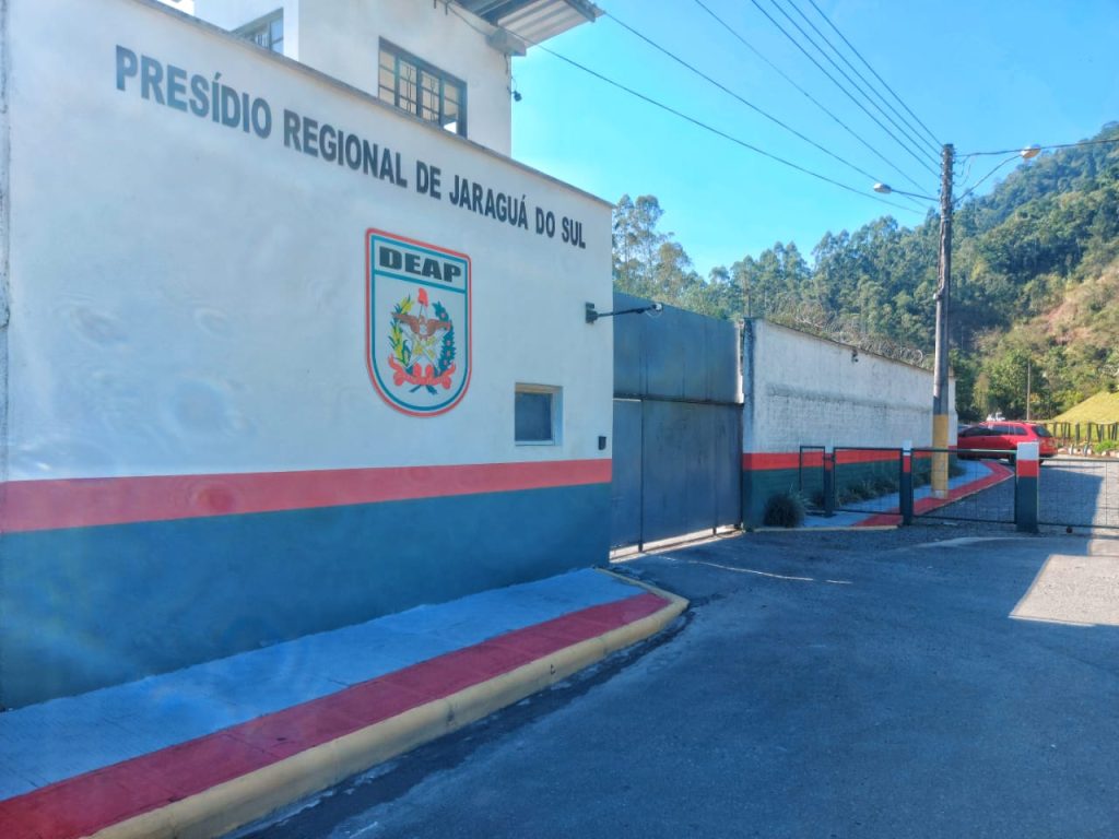 Oito anos após estuprar a filha de 11 anos, pai é condenado e preso em Jaraguá do Sul