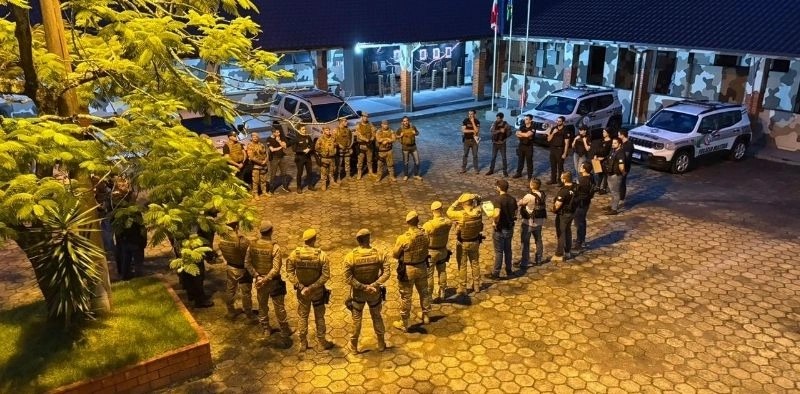 Força-tarefa com 40 policiais realiza operação contra crime organizado em Araquari e Balneário Barra do Sul