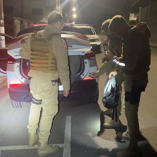 AÇÃO RÁPIDA DA POLÍCIA MILITAR RESULTA NA PRISÃO DE AUTOR DE ROUBO EM POSTO DE COMBUSTÍVEL em Rio Negrinho