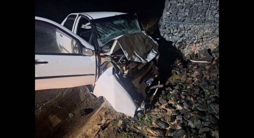 Motorista sai de pista, bate em muro de contenção e morre em Rio Negrinho