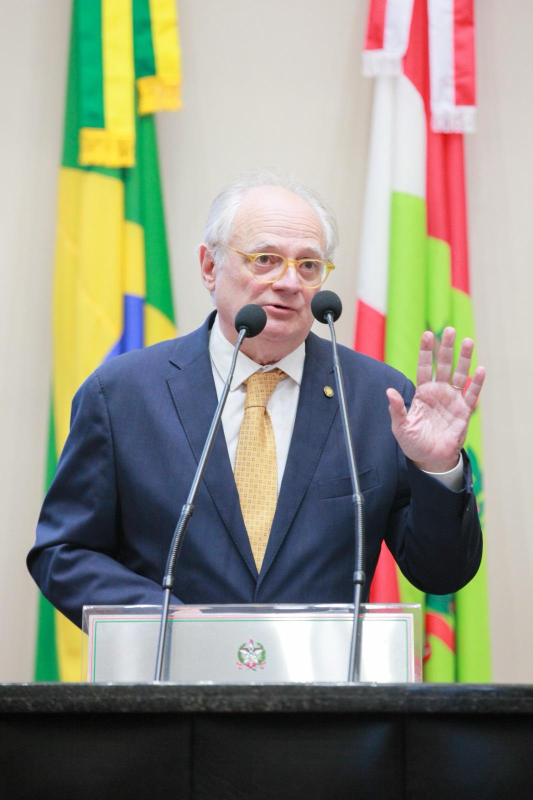Dr. Vicente cobra ação urgente do Governo Federal após tragédia no Morro dos Cavalos