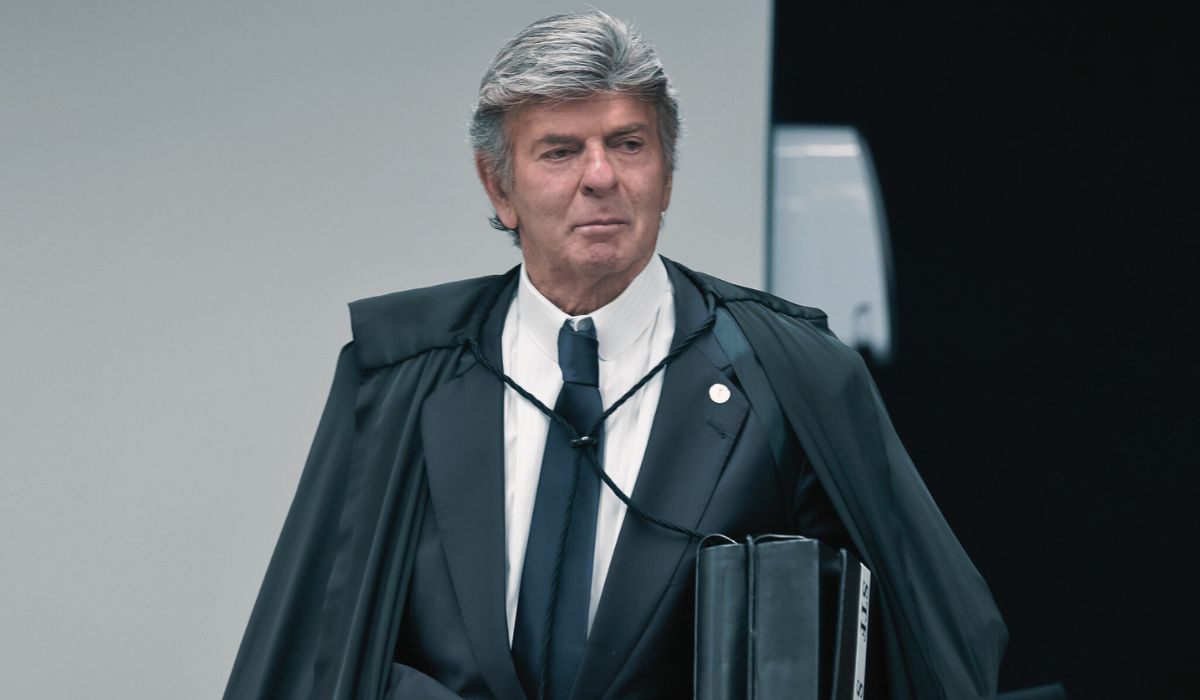 Climão no STF: Luiz Fux vota pela ‘incompetência absoluta’ do STF para julgar Bolsonaro e aliados