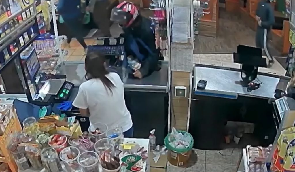 Vídeo mostra assalto à padaria na Grande Florianópolis